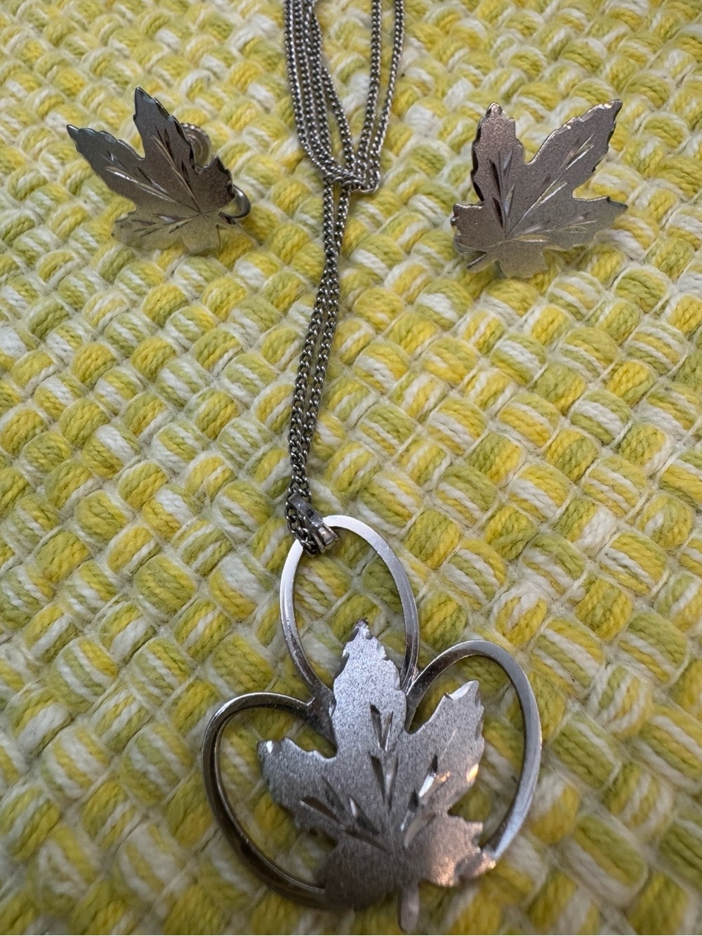 Silver Set leaf design necklace and earrings